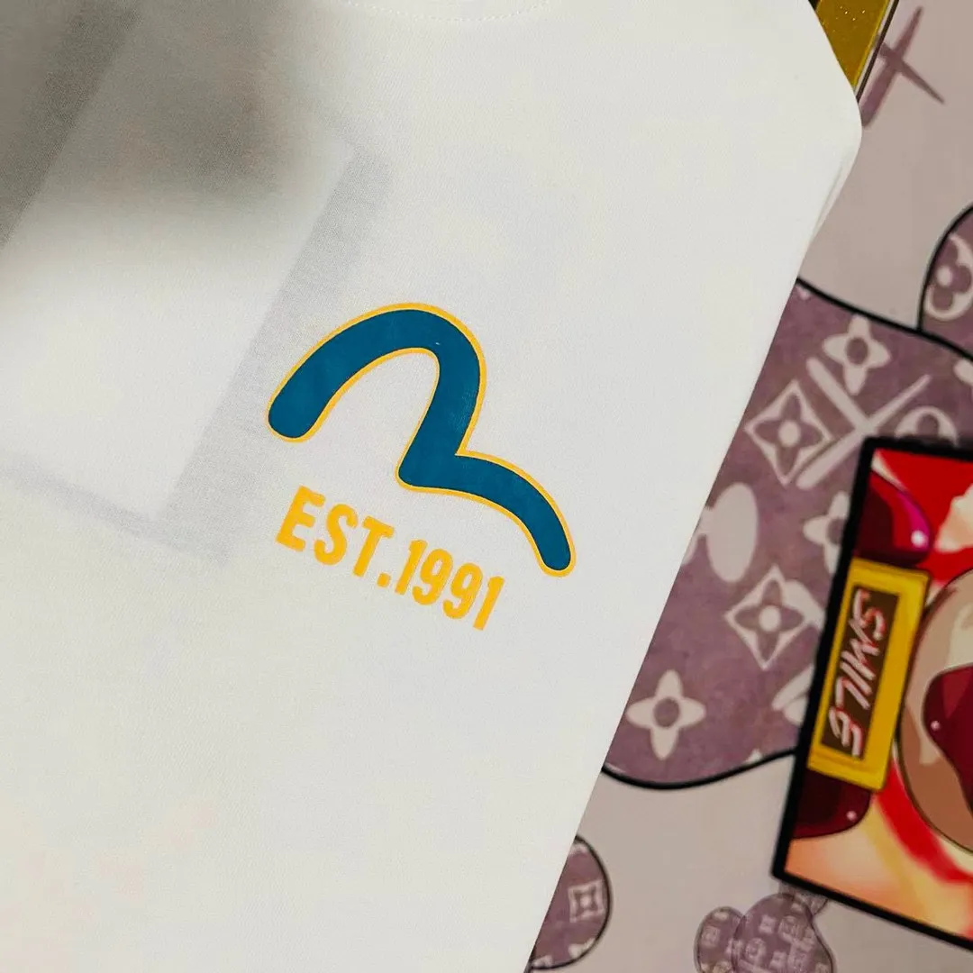 24AW T 2EAHTM 2TS RXCTOWHT T ， 。 T ， ， ， Classic ， “EST, ” 。 T 。 M 46 102 70 120-140 L 48 108 72 140-160 XL 50 116 74 160-180 XXL 52 122 76 180